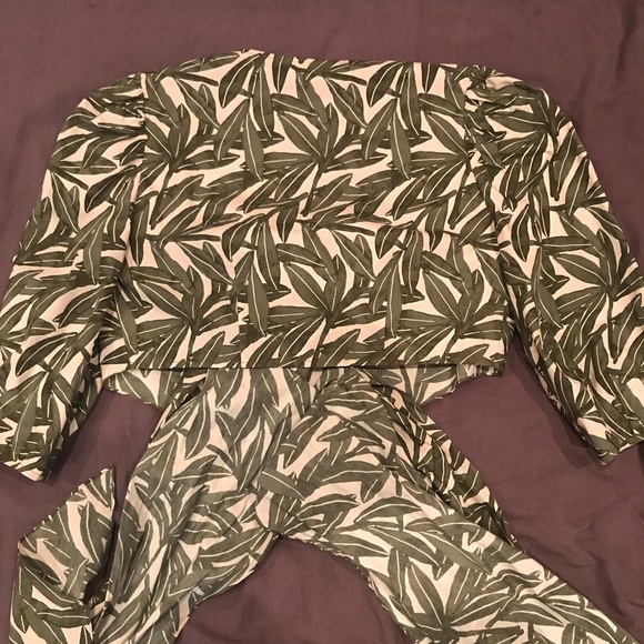 Whit Mary Wrap Top Size Medium NWOT - Picture 8 of 8